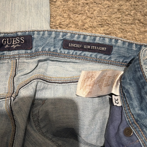 Guess Jeans - Picture 2 of 3